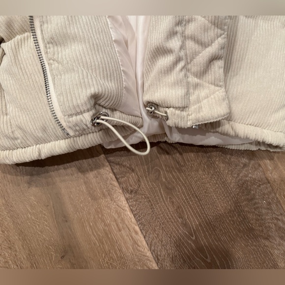 Adika Cropped Cream Corduroy Puffer Packet - Picture 8 of 12